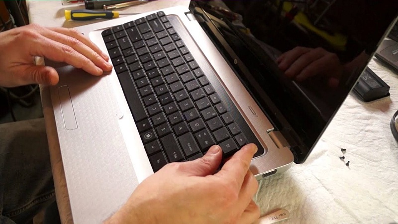 Thay bàn phím laptop hết bao nhiêu tiền?
