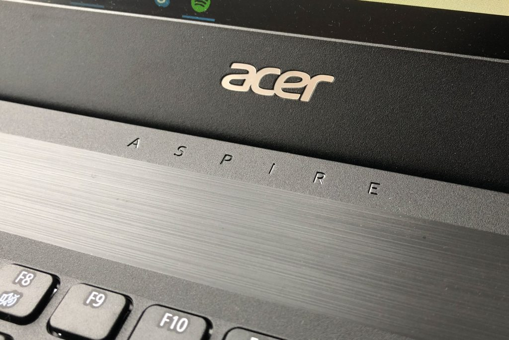 Tại sao laptop Acer bật không lên nguồn? 