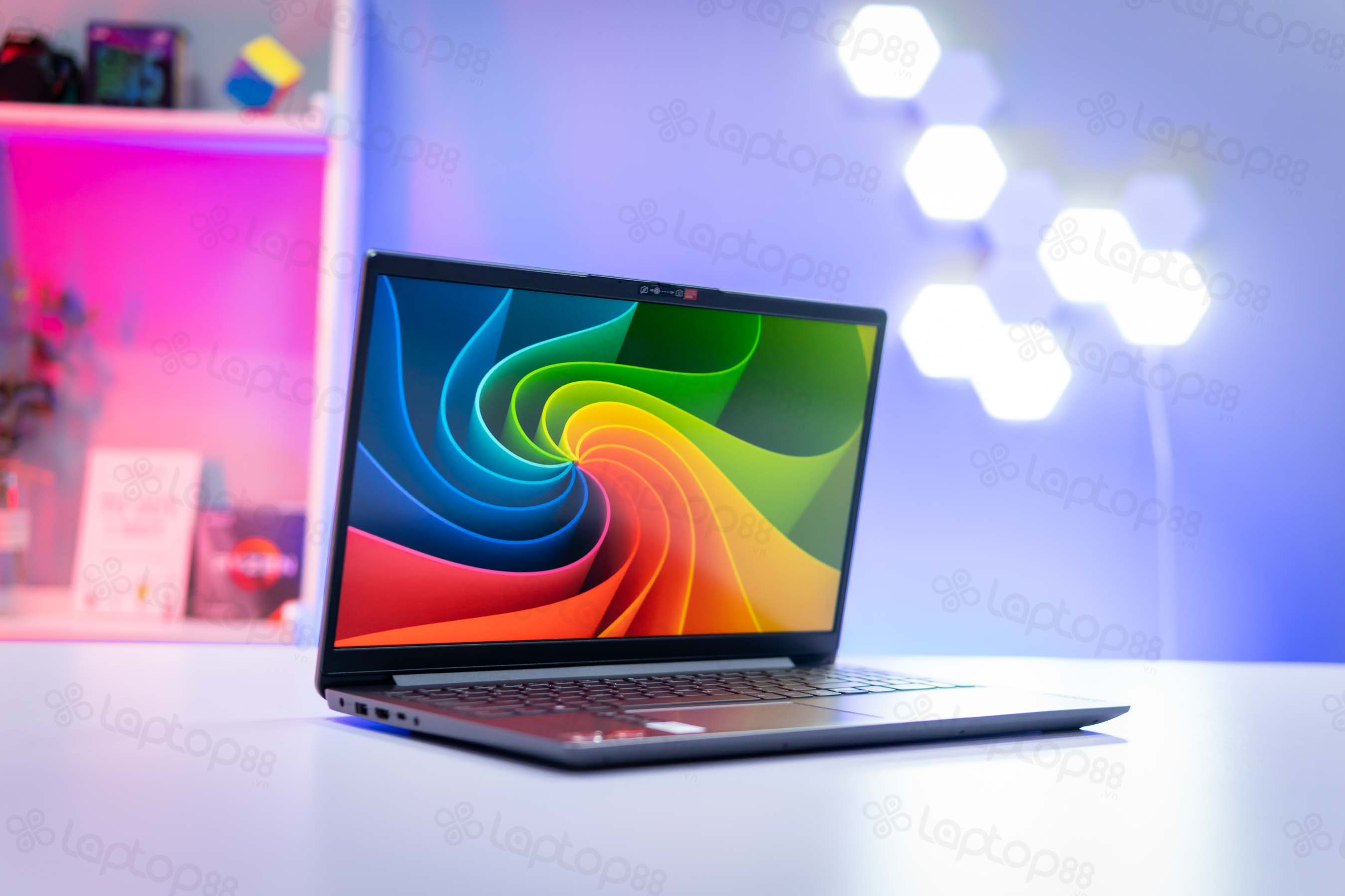 Top 3 máy tính xách tay giá rẻ cấu hình cao hiếm có khó tìm, đừng bỏ lỡ