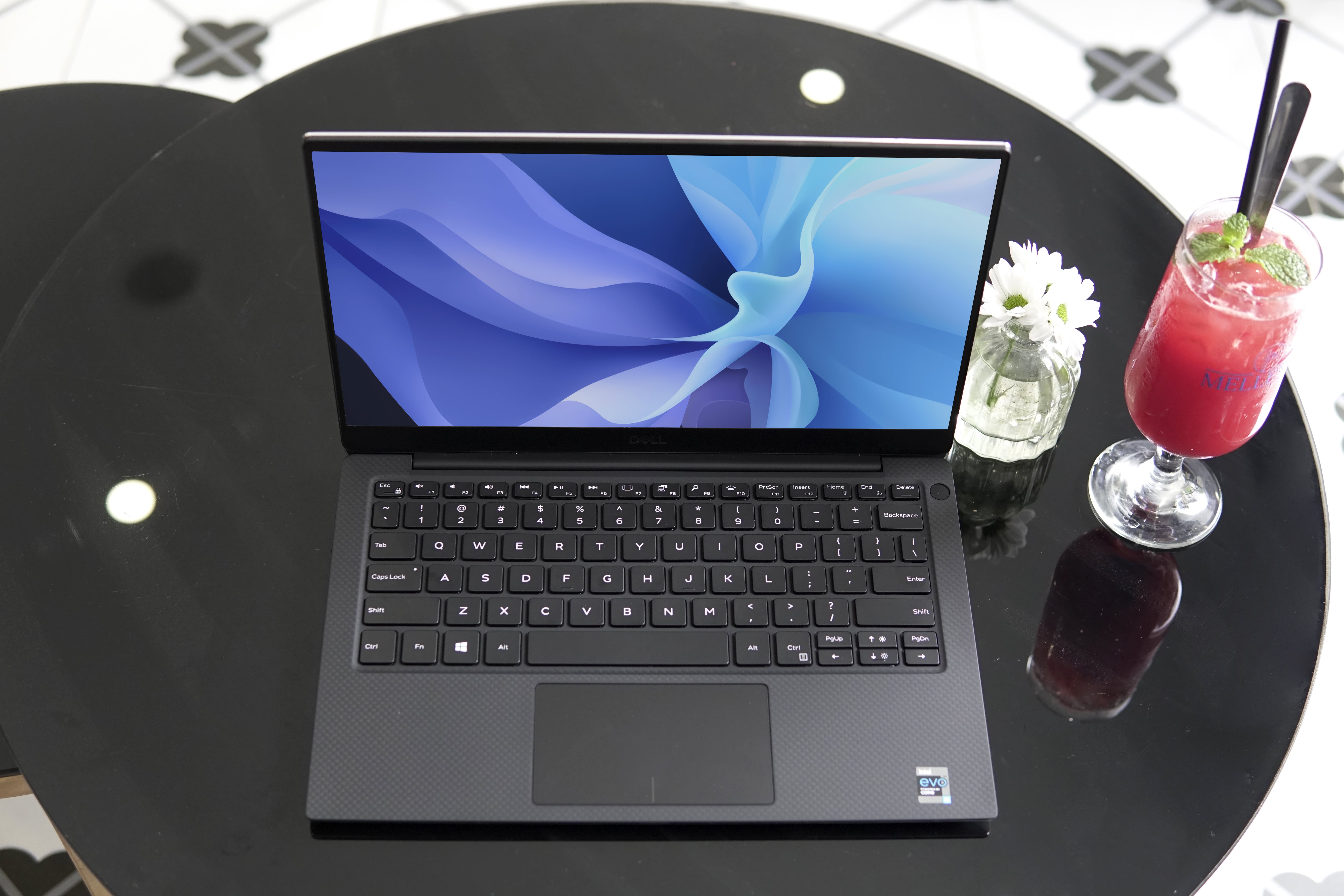 Dell XPS 13 - Laptop cao cấp mà doanh nhân không nên bỏ qua