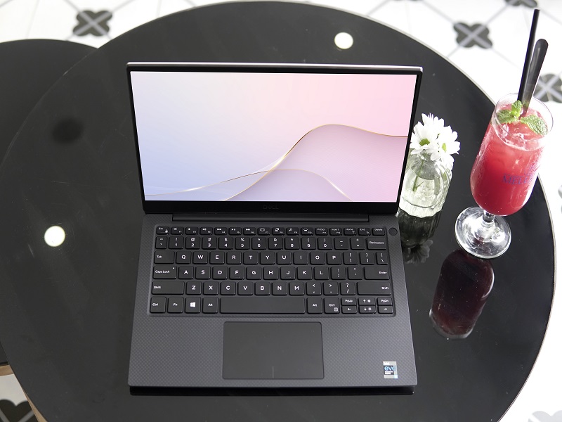 Laptop cao cấp Dell XPS giá trên thị trường là bao nhiêu?