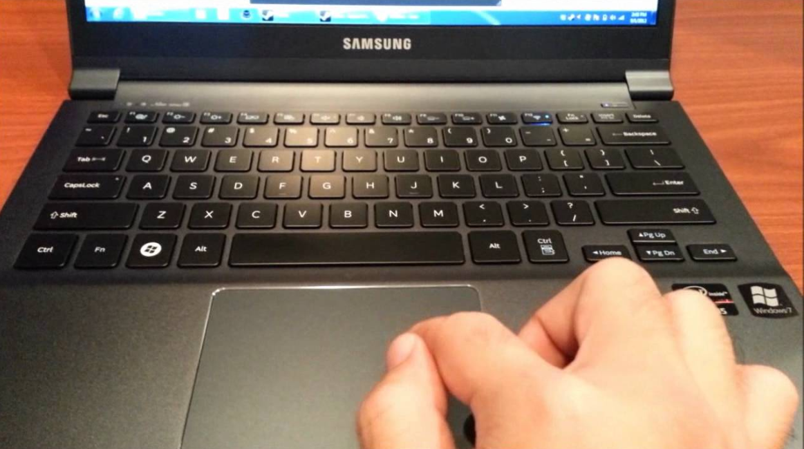 Làm Thế Nào Để Kích Hoạt Touchpad Laptop Samsung