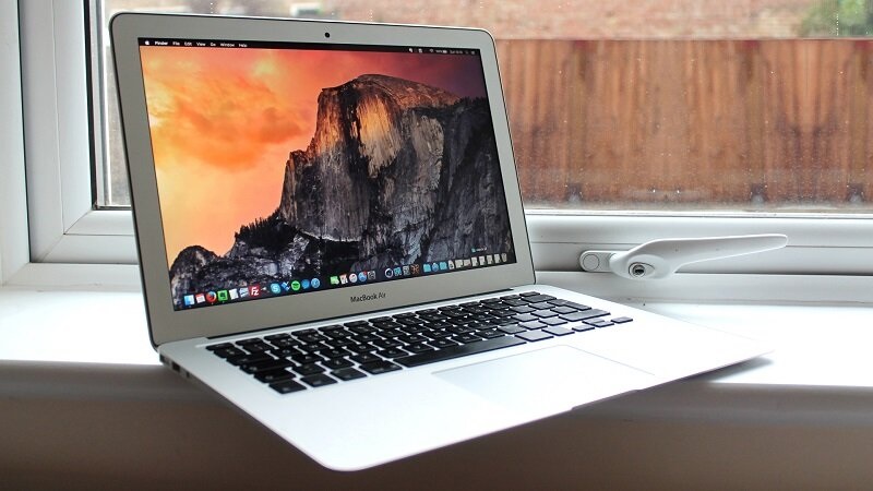 MacBook Air 11 – Mẫu ultrabook mỏng nhẹ với mức giá hấp dẫn.
