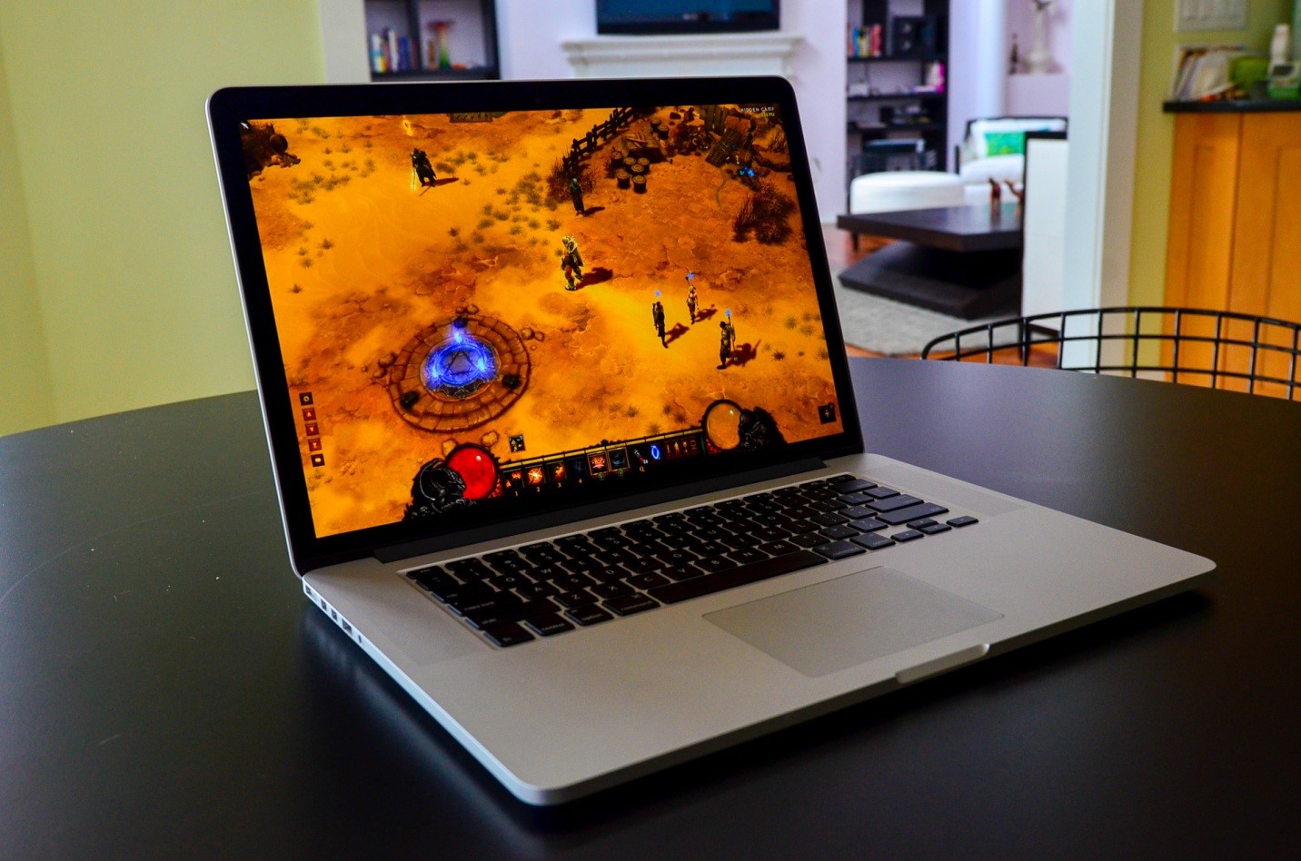 Bạn sẽ bất ngờ với những gì MacBook Pro 17 inch từng làm được!