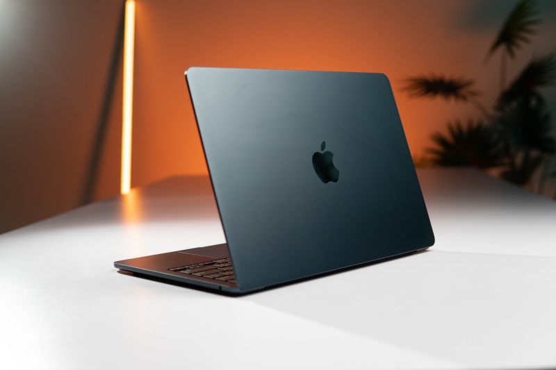 MacBook xách tay: Ngon - bổ - rẻ hay tiềm ẩn đầy rủi ro?