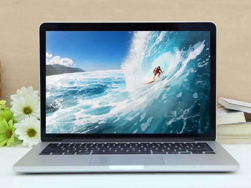 MacBook Pro 2010 13 inch: Vẫn đỉnh sau 15 năm ra mắt