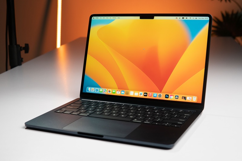 Cập nhật giá MacBook mới nhất 2025 - Bảng giá chi tiết từng phiên bản