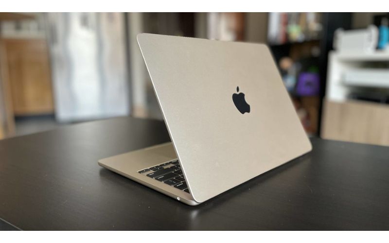 Giải đáp thắc mắc: MacBook gập 360 độ được không? Sự thật bạn cần biết