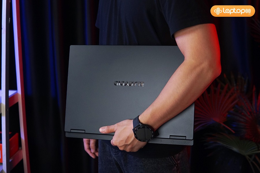 Nhìn lại Gigabyte A16 2025: Khi 