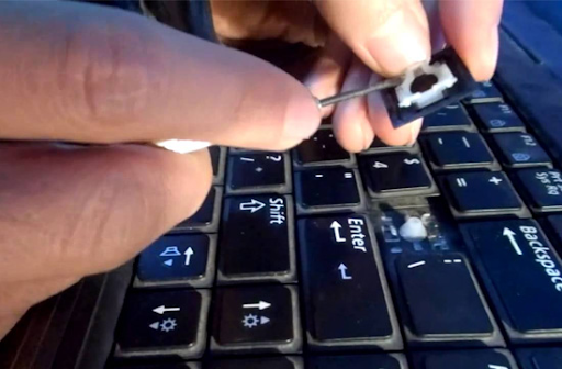 Cách sửa bàn phím laptop bị bung tại nhà dễ dàng
