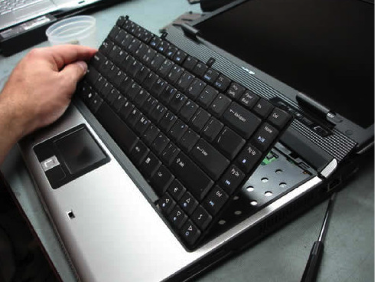 Ban phim. Ноутбук Acer Aspire 3620. Новые клавиатуры для ноутбуков. Сломанная клавиатура ноутбука. Залипает клавиатура.
