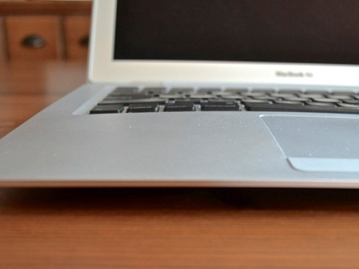 Tìm hiểu nguyên nhân và cách phòng tránh pin laptop phồng