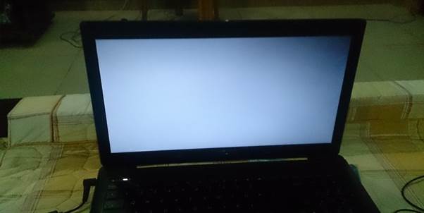  laptop bật nguồn không lên màn hình